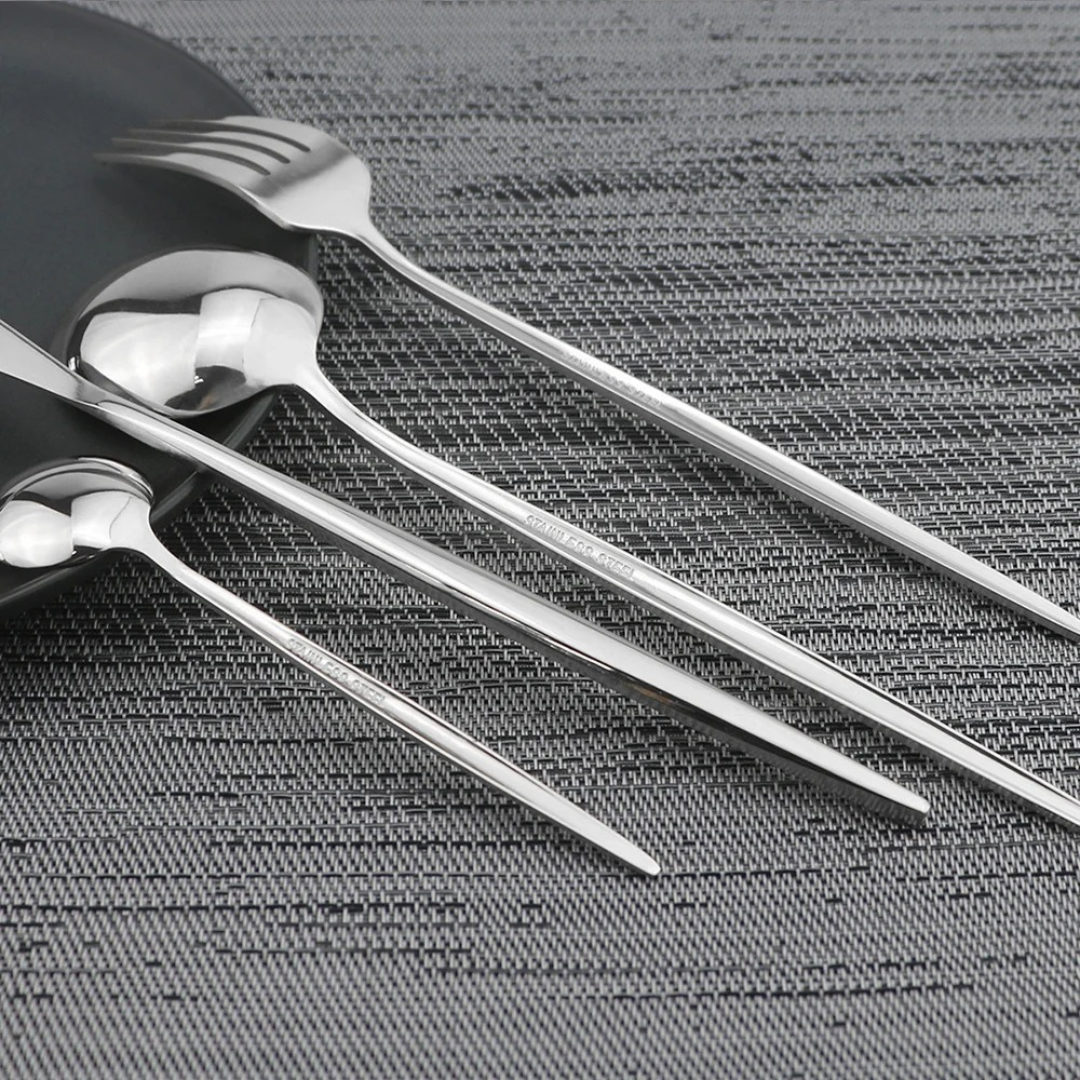 Conjunto de Talheres Dourados em Aço Inoxidável 24 Peças