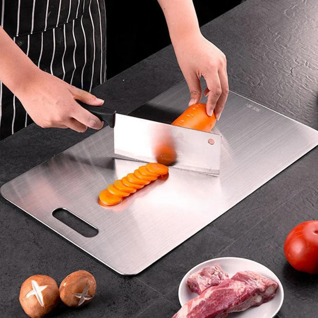Tábua de Aço Inoxidável Durável e Prática na Cozinha