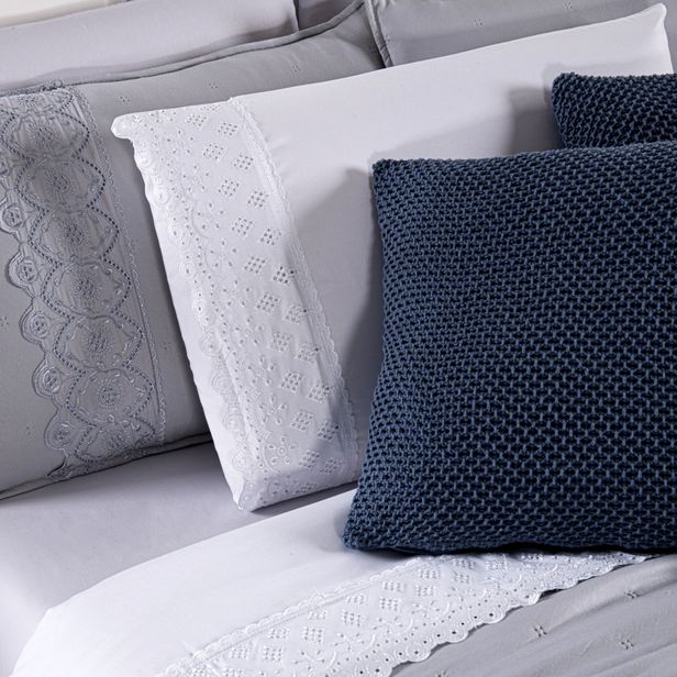 Kit Cama Posta Serena Percal 300 Fios Bordado Inglês Branco/Cinza/Azul