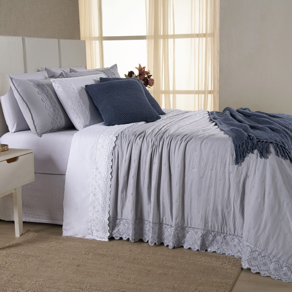 Kit Cama Posta Serena Percal 300 Fios Bordado Inglês Branco/Cinza/Azul