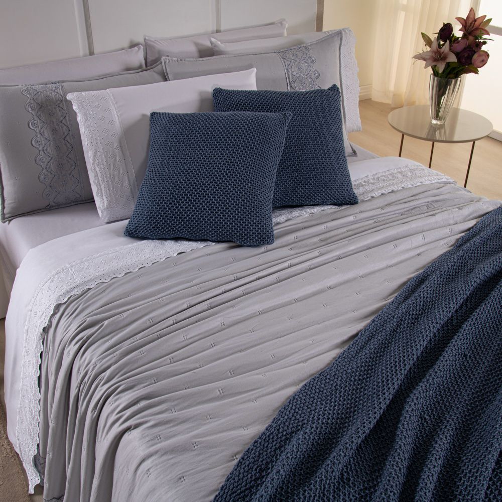 Kit Cama Posta Serena Percal 300 Fios Bordado Inglês Branco/Cinza/Azul